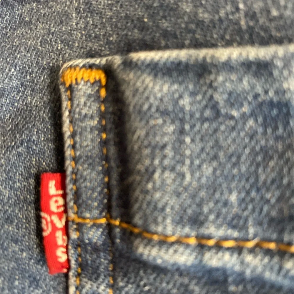 Levi’s Mile High Cropped Wide Leg Button Fly Jeans in great condition.Size 26 - Picture 5 of 16